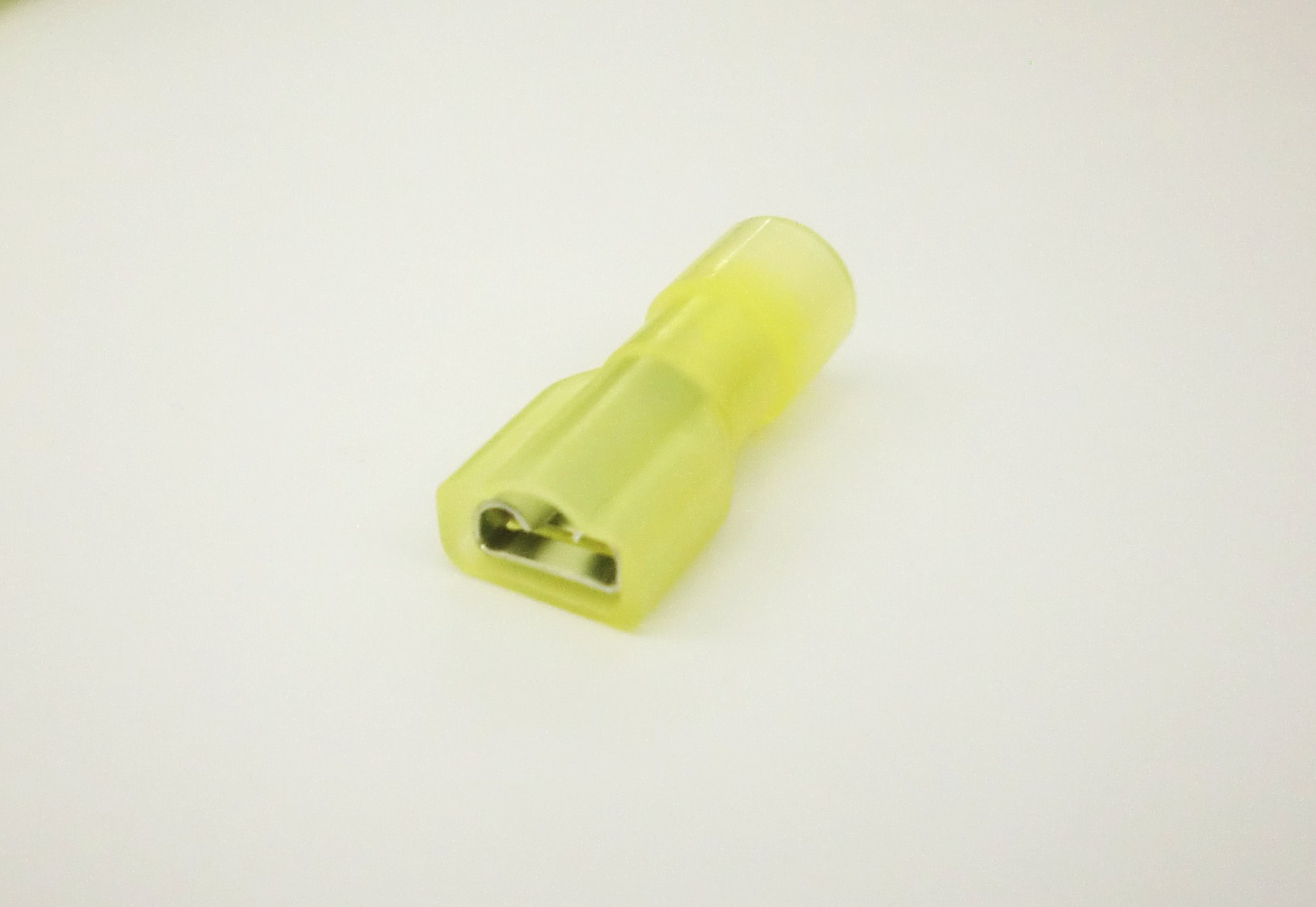 8062397-KABELSCHUH GELB INNENG. 6,3x0,8 mm für Kabel 4 bis 6 mm² / 1 STÜCK