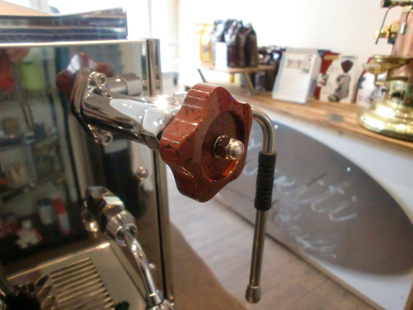 8063053-HANDGRIFFTUNINGWURZELHOLZOPTIKFIORENZATOFAEMAVIBIEMMEIZZOSAB